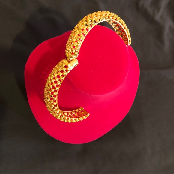 ❌SOLD❌14k Gold Plated Barrel Design Bangle - Picture 6 of 8